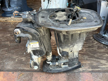Cargar imagen en el visor de la galería, 25 hp Mercury midsection DRIVESHAFT HOUSING 3532-825218T7 ADAPTOR PLATE 825228A17 SWIVEL 3427-830104T1 Replaced by 3410-82740
