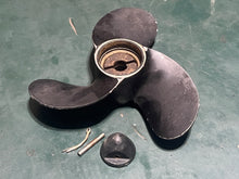 Charger l'image dans la galerie, OMC 391534 PROPELLER 3 blade Superseded by 0763586 - PROPELLER 8.25X9 with prop nut &amp; pin
