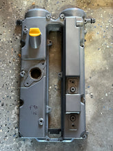 Cargar imagen en el visor de la galería, f 90 75 hp Yamaha CYLINDER HEAD COVER 6D8-11191-00-1S four stroke 2005-2007
