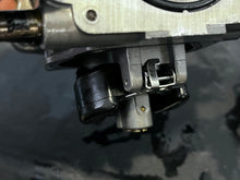 Charger l'image dans la galerie, 225 hp Yamaha 76 degree CARBURETOR SET port 2-4-6 62J-14301-00-00 62J-14302-00-00 62J-14303-00-00 two stroke 1994-1996
