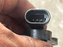 Charger l'image dans la galerie, 350 hp Mercury Verado CAMSHAFT POSITION SENSOR 8M0011987 four stroke 135 - 400 hp

