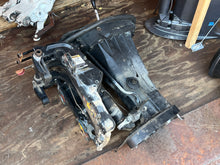 Cargar imagen en el visor de la galería, 25 hp Mercury midsection DRIVESHAFT HOUSING 3532-825218T7 ADAPTOR PLATE 825228A17 SWIVEL 3427-830104T1 Replaced by 3410-82740
