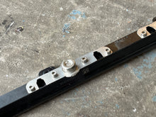 Cargar imagen en el visor de la galería, 350 hp Mercury VERADO FUEL RAIL 895022A04 TUBE 8M0047054 SCHRADER VALVE 895028A02 four stroke
