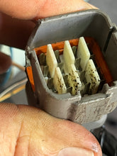 Cargar imagen en el visor de la galería, DF 90 115 140 Suzuki 36610-90J80 HARNESS WIRING oem FOUR STROKE 2006-10 one cracked connector
