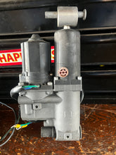 Load image into Gallery viewer, MFS 50 40 hp Tohatsu PTT tilt &amp; trim motor &amp; pump assy 3Z5771800 3Z5771900 3Z577 FOUR STROKE 2015
