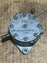 Charger l'image dans la galerie, DT 90 100 hp Suzuki 15200-87D10 FUEL PUMP two stroke 1988-2000 2-line
