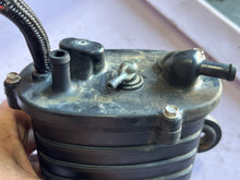 Load image into Gallery viewer, 150 hp 90 - 200 hp Evinrude e-tec VST RESERVOIR &amp; PUMP 5009967 two stroke AF AB models TESTED
