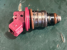 Load image into Gallery viewer, 225 200 hp Mercury OPTIMAX red FUEL INJECTOR 804528 8M0222157 two stroke TESTED some compatibility 75-225 hp
