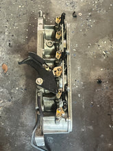 Charger l'image dans la galerie, 150 200 225 250 hp Yamaha THROTTLE BODY  67H-13751-00-00 with ACCELERATOR LEVER ROD 65L-41217-00-00 two stroke 2001-2004
