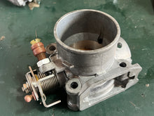 Load image into Gallery viewer, DF 140 115 hp Suzuki THROTTLE BODY four stroke 13300-90J00 2002-2012 some compatibility 90 100 hp
