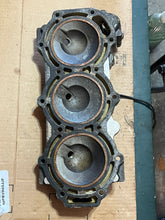 Charger l'image dans la galerie, DT 150 200 hp Suzuki cylinder head Super Six V6 CYLINDER HEAD COVER left &amp; right TWO STROKE
