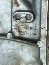 Load image into Gallery viewer, BF 50 40 hp Honda STERN BRACKETS starboard right 50301-ZV5-020ZA port left 50311-ZV5-010ZA four stroke pre-1997-2003
