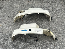 Charger l'image dans la galerie, 90 115 hp Johnson Evinrude side covers 433339 433338 Two Stroke 60 degree ois 0434645 0434646 1993-2000
