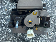 Charger l'image dans la galerie, BF 250 225 200 hp Honda THROTTLE BODY ASSY 16400-ZY3-A01 SPACER 16404-ZX2-000 MUFFLER 17374-ZX2-000 four stroke 2011 2007-up
