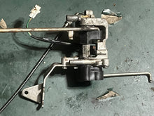 Charger l'image dans la galerie, DF 30 25 hp Suzuki SHIFT ROD (S &amp; L) 25111-94L00 CLUTCH SHAFT LEVER 21210-94L00 ROD 23211-94L00 HOLDER 21151-94L00 four strok
