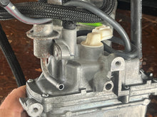 Charger l'image dans la galerie, f 150 hp Yamaha vst FLOAT CHAMBER ASSY 63P-14180-20-00 pump 63P-13907-03-00 four stroke 2015-2019 f150xb
