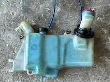 Cargar imagen en el visor de la galería, 50 hp Yamaha OIL TANK 63D-21707-00-00 LEVEL GAUGE 63D-85720-00-00 CUSTOM CAP two stroke 2000-2009 some 40 hp compatibility
