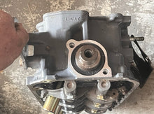 Load image into Gallery viewer, BF 225 hp Honda port CYLINDER HEAD 12210-ZY3-010ZA  2002-up BF 250 2007-up
