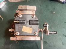 Charger l'image dans la galerie, 70 60 50 hp Johnson Evinrude CARBURETOR #2 center middle 0437087 0437089 437633 339169 330503 with 55D jets 0326928 (early 19
