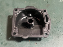 Charger l'image dans la galerie, 150 175 105 hp Johnson Evinrude CARBURETOR BOWL float chamber 334961 0433000 two stroke 1994 90-250 hp compatible
