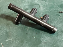 Cargar imagen en el visor de la galería, 250 225 hp Yamaha CARB PIPE JOINT 61A-24377-00-00 NLA two stroke 76 degree 1990-1996
