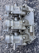 Load image into Gallery viewer, f 225 200 hp Yamaha strbd THROTTLE BODY 1 69J-13750-02-00 69J-13751-00-00 2002-2008 Four Stroke OEM
