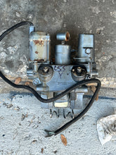 Load image into Gallery viewer, PARTS c 55 hp Yamaha POWER TRIM &amp; TILT ASSY 62F-43800-00-4D FAILED PUMP two stroke 1994-1995 C55TR
