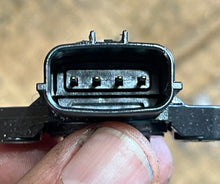 Cargar imagen en el visor de la galería, vf 90 hp Yamaha 68F-83688-10-00 throttle MAP SENSOR 2012-2022 four stroke, some 90-200 hp
