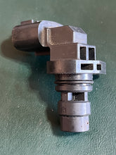Charger l'image dans la galerie, DF 115 140 Suzuki Crankshaft Position Sensor J5T34372 33220-64L10 Four Stroke 2015-2024 compatible with some 40 50 60 70 75 8
