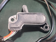 Charger l'image dans la galerie, DT 40 55 65 75 85 hp Suzuki 34801-94700 Trim Sender electrical 4-wire old style 1986-1996
