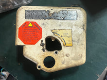 Charger l'image dans la galerie, sold ebay mar2026——35 25 hp Johnson Evinrude AIRBOX intake 387857 Two Stroke 1976-1977 omc
