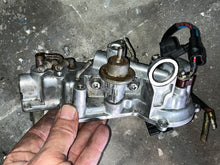 Charger l'image dans la galerie, 150 - 300 hp Yamaha 68F-14182-01-00 VST FLOAT CHAMBER COVER 60V-14182-01-00 PUMP LEAD WIRE 68F-82509-00-00 2000-2011 two stro
