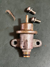 Load image into Gallery viewer, 150 - 300 hp Yamaha vst PRESSURE REGULATOR 68F-13906-10-00 two stroke HPDI

