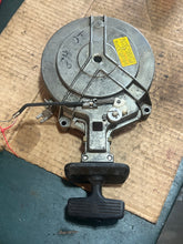 Charger l'image dans la galerie, DT 8 9.9 hp Suzuki 18100-92D01 Recoil Starter TWO STROKE 1988-1997
