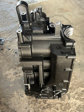 Charger l'image dans la galerie, 40 30 hp Mercury EFI CYLINDER BLOCK long 850082T35 four stroke 3 cylinder 2005
