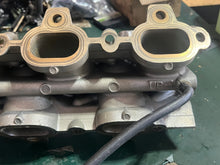 Charger l'image dans la galerie, DF 225 250 200 hp Suzuki INTAKE MANIFOLD 13110-93J00 with bolts Four Stroke 2004-2024
