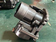 Charger l'image dans la galerie, 115 hp Johnson Evinrude 0439208 436798 CARBURETOR BODY, 334961 BOWL, #74D JET two stroke
