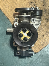 Charger l'image dans la galerie, DF 50 60 40 hp Suzuki 13300-88L01 Throttle Body 2015 FOUR STROKE df50avt 2015-2019
