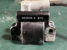 Charger l'image dans la galerie, 200 225 250 hp Johnson Evinrude IGNITION COIL 0582508 18-5179 two stroke v6
