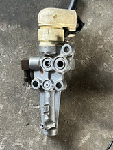 Cargar imagen en el visor de la galería, f 100 80 hp Yamaha 67F-14380-00-00 PRIMER STARTER carburetor STARTER BODY 67F-14378-00-00 Four Stroke 1999
