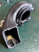 Cargar imagen en el visor de la galería, 25 hp Evinrude E-tec INTAKE AIR SILENCER Air 5007320 with AIR TEMP SENSOR 3010673 two stroke E25dtlina
