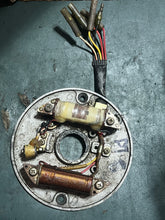 Cargar imagen en el visor de la galería, DT 8 &amp; 6 hp Suzuki STATOR 32101-98151 STATOR ASSY two stroke 1986-2002
