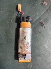 Load image into Gallery viewer, f 115 hp Yamaha VST HIGH PRESSURE FUEL PUMP 68V-13907-00-00 four stroke 2000-2005 TESTED
