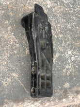 Cargar imagen en el visor de la galería, 25 hp Mercury STEERING HANDLE BRACKET 43446 two stroke
