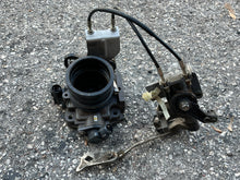 Load image into Gallery viewer, BF 130 hp Honda THROTTLE BODY with throttle cable 16400-ZW5-013 Four Stroke 1999-2004
