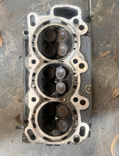 Load image into Gallery viewer, BF 225 200 hp Honda port CYLINDER HEAD 12210-ZY3-010ZA  2002-up BF 250 2007-up
