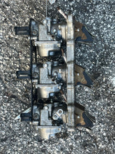 Charger l'image dans la galerie, 90 75 hp Yamaha 6H1-14301-15-00 CARBURETOR set 14302 14303, 6H1-13641-02-94 MANIFOLD, 688-13610-00-00 REED VALVE two stroke 1
