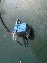 Cargar imagen en el visor de la galería, 8 9.9 HP Mercury PULSER COIL 825661 four stroke OEM
