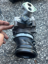 Charger l'image dans la galerie, BF 250 225 200 hp Honda THROTTLE BODY ASSY 16400-ZY3-A01 SPACER 16404-ZX2-000 MUFFLER 17374-ZX2-000 four stroke 2011 2007-up
