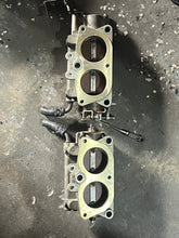Load image into Gallery viewer, f 115 hp Yamaha THROTTLE BODY #1 and #2 68V-13751-01-00 68V-13752-01-00 2005, four stroke 2001-2011
